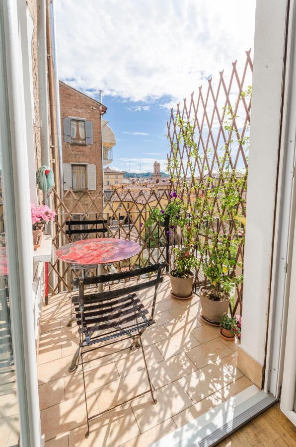 Inner Bo, Terrazzino Vista Tetti In Centro Storico 博洛尼亚 外观 照片